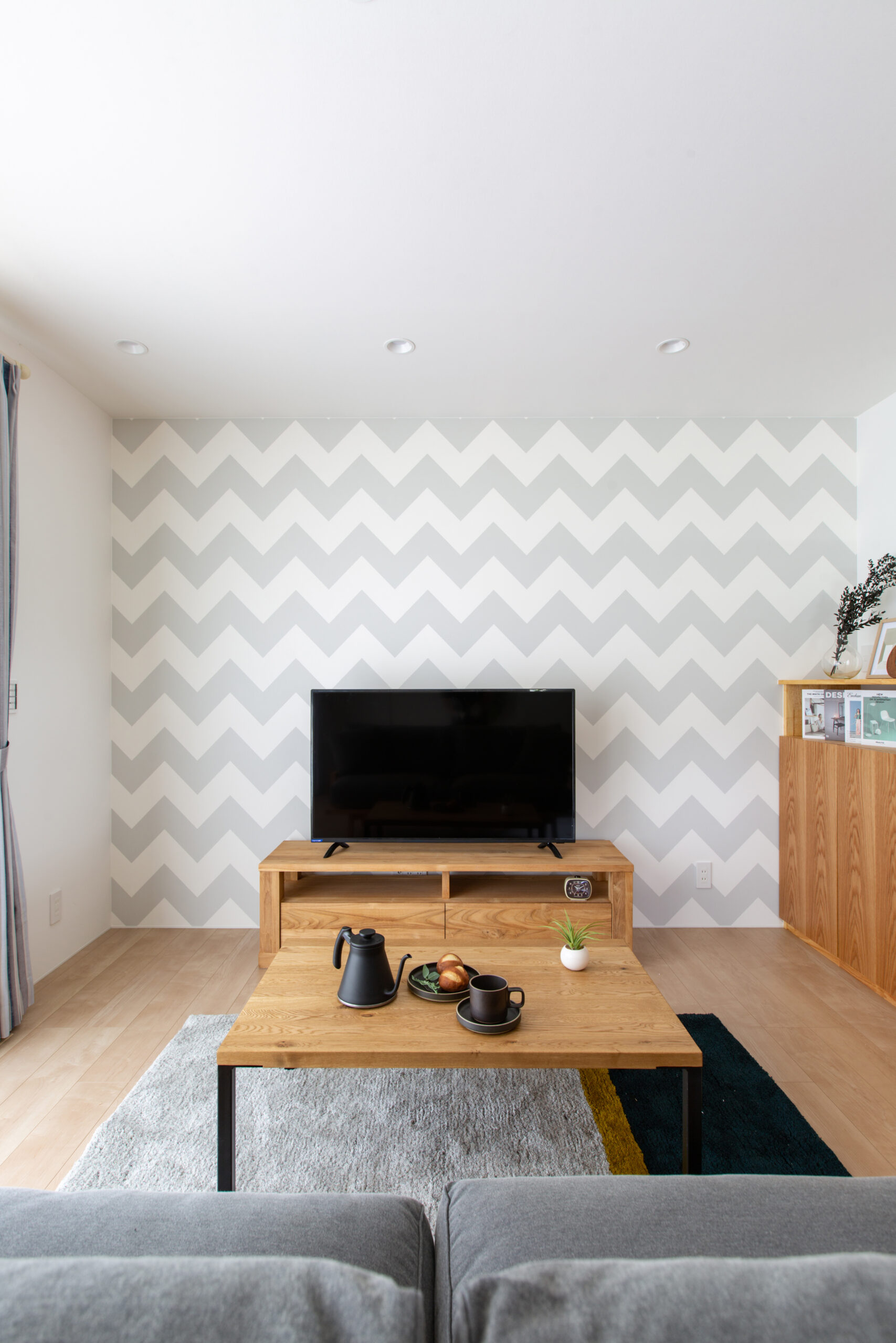 子供がのびのびと走り回れる開放的な間取りと明るい室内空間が特徴の住まい（施工例）