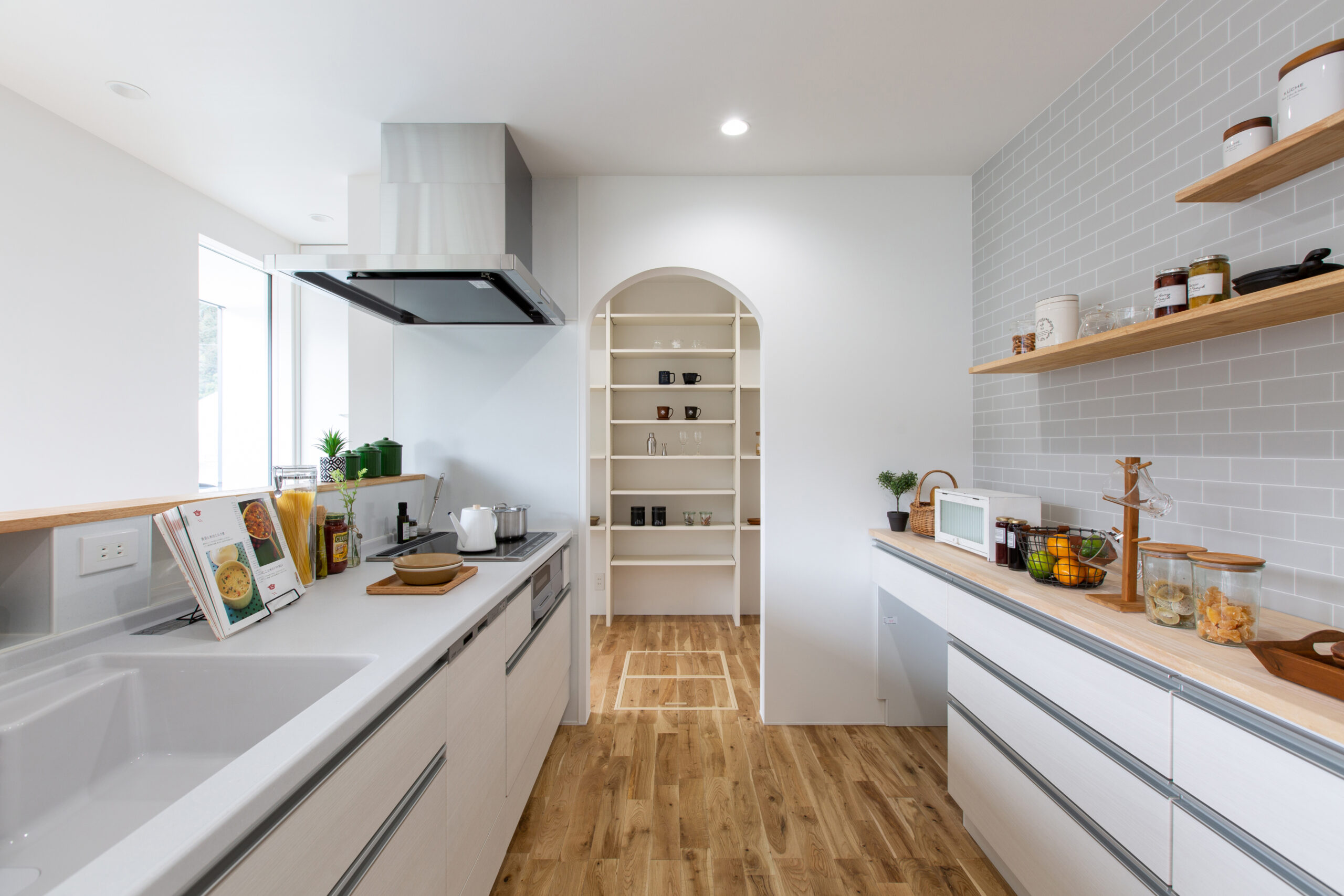 岐阜市 高性能住宅 【ワンちゃんと暮らすL字型の家】 オーダーキッチン 木製カウンター