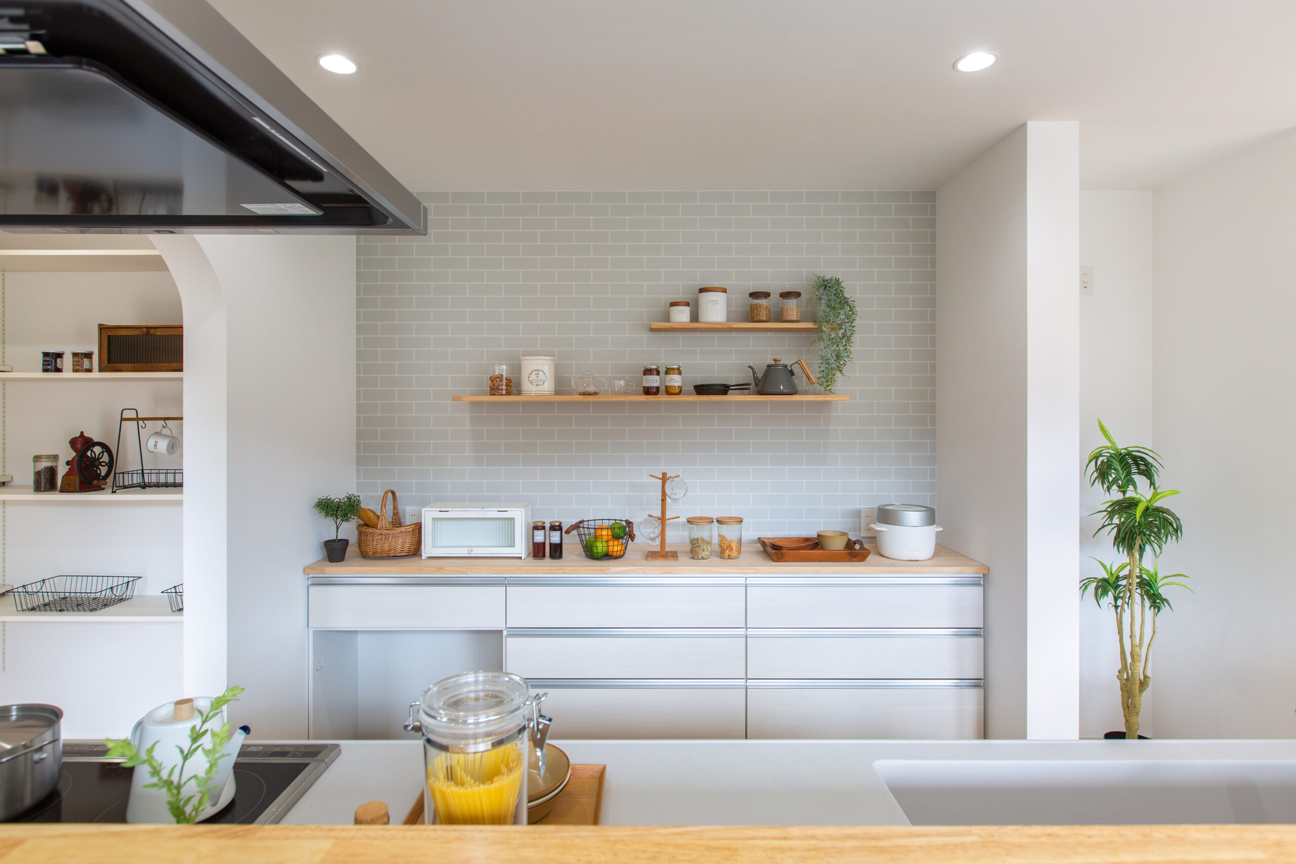 岐阜市 高性能住宅 【ワンちゃんと暮らすL字型の家】 オーダーキッチン 木製カウンター