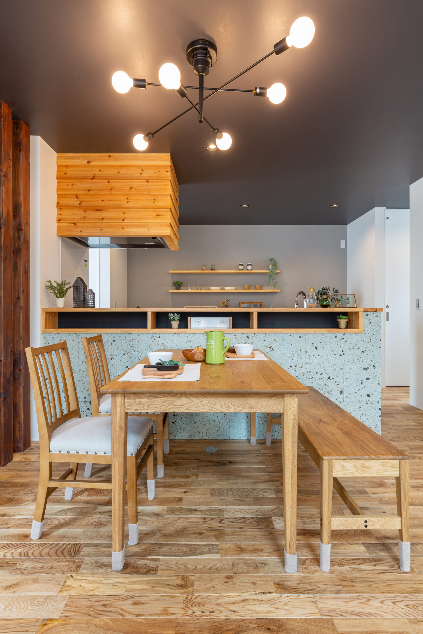 岐阜市 高性能住宅 【視線を遮る中庭の家】 ナチュラルデザインのダイニング