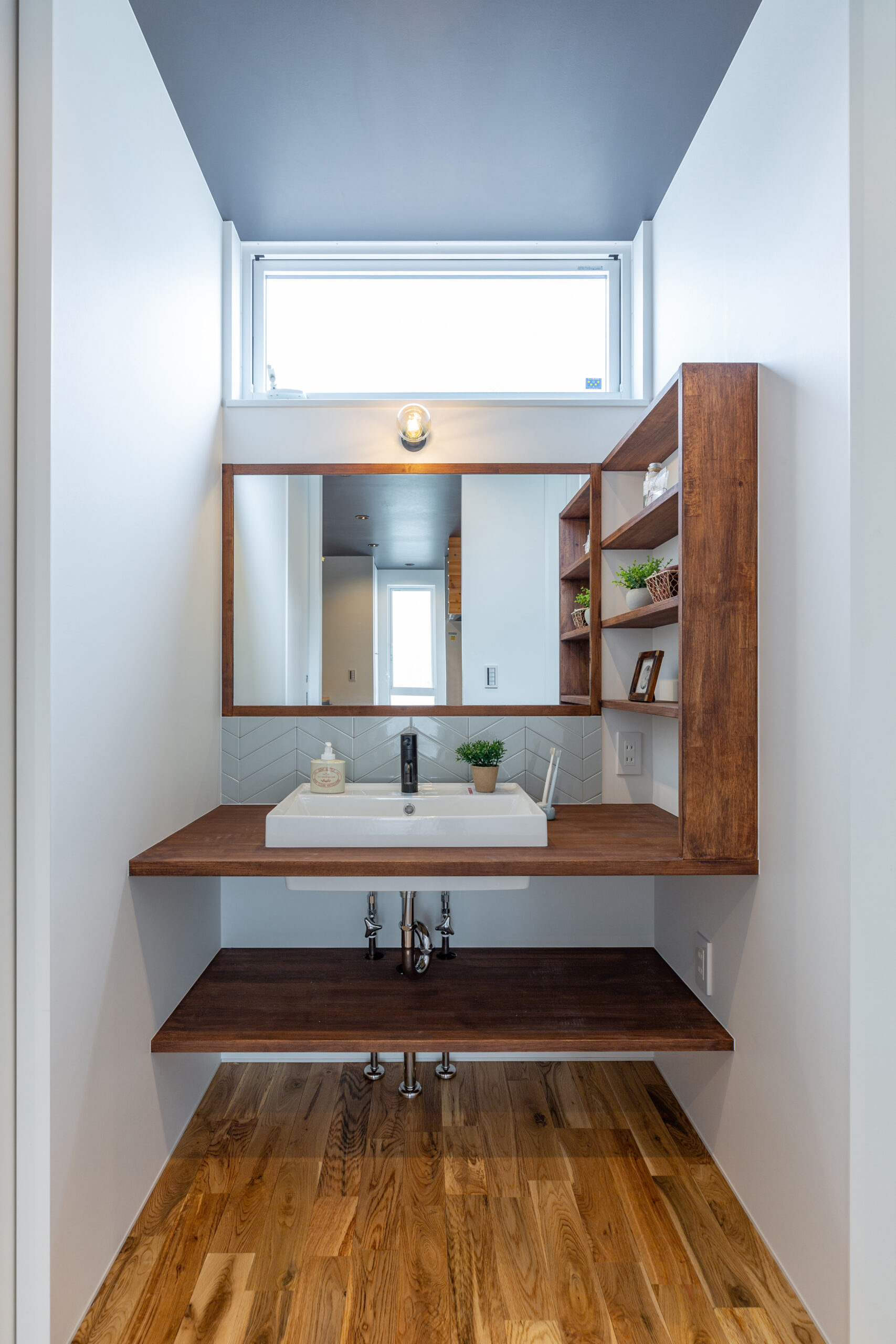 岐阜市 高性能住宅 【視線を遮る中庭の家】 ナチュラルデザインの洗面