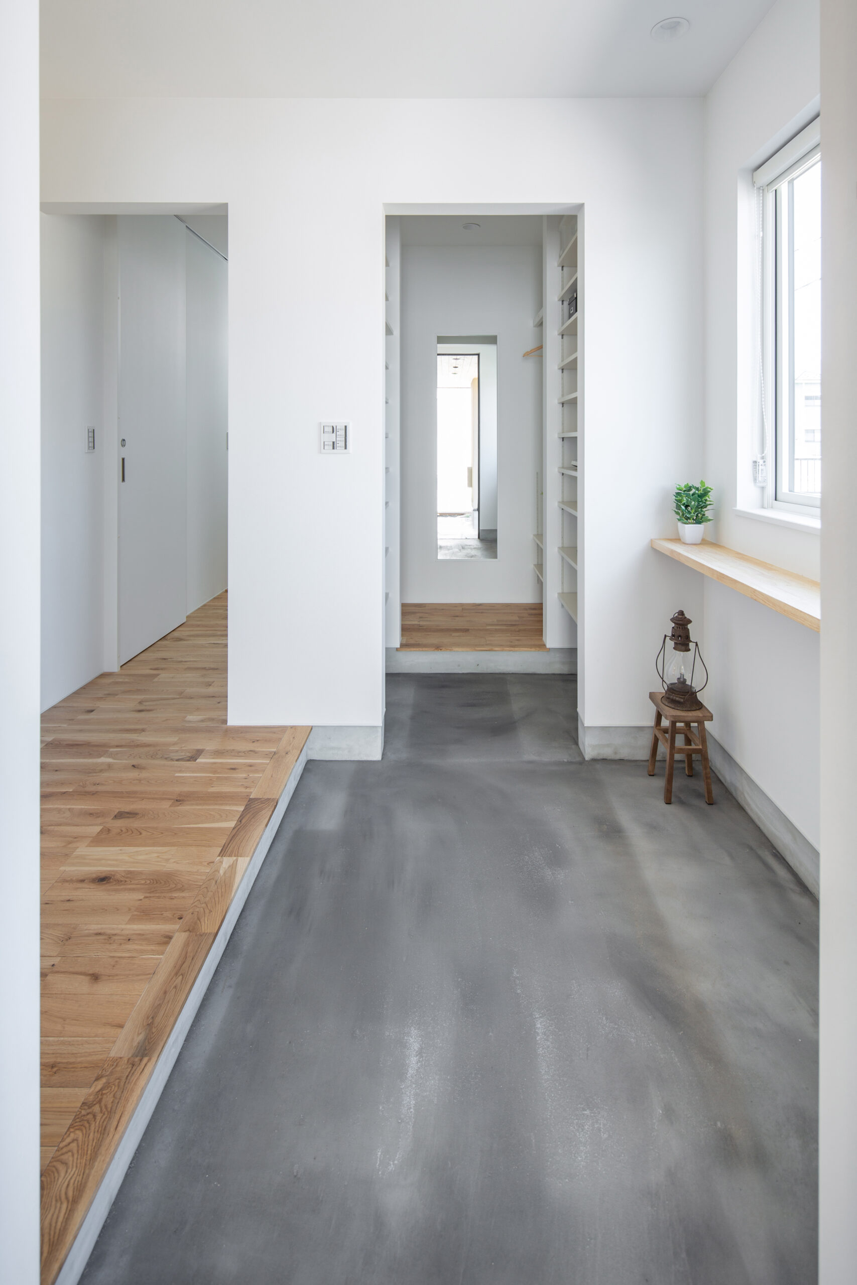 アスレチックネットのある平屋で、家族が楽しく過ごせる開放的な住まいの室内空間（施工例）