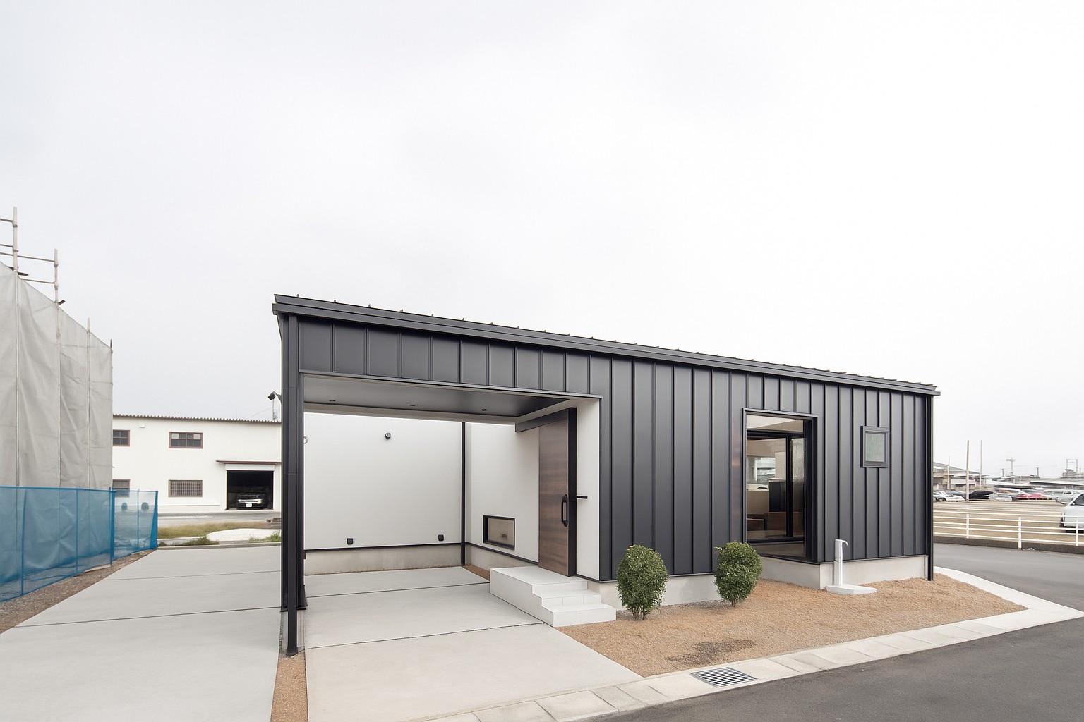 岐阜県大垣市の高性能住宅「光と陰を愉しむピクチャーウィンドウの平屋」外観写真｜アヴァンティホームズ施工事例