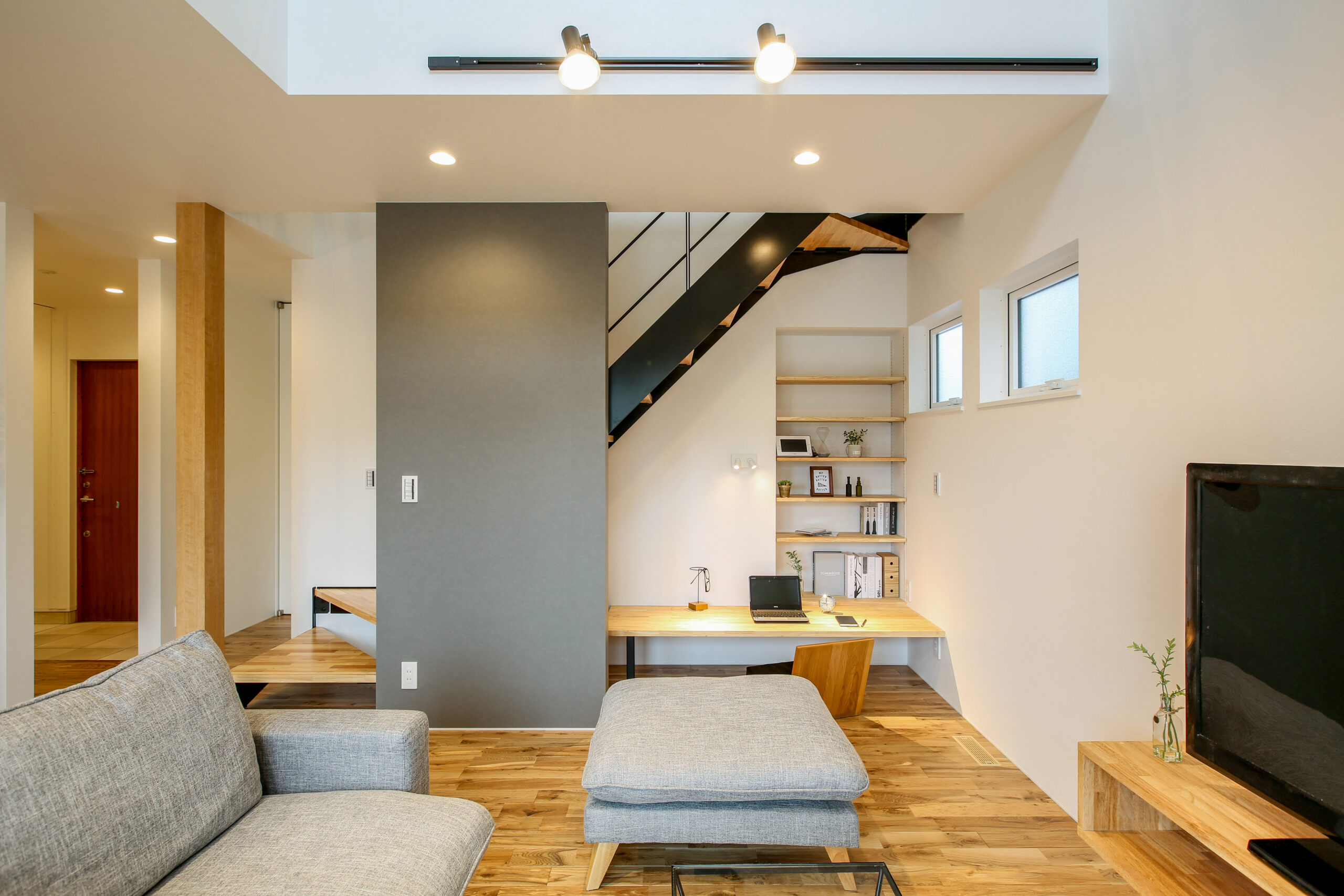 子どもと過ごす時間を大切にする家の、木の温もりと明るさが心地よいナチュラルなLDK（施工例）