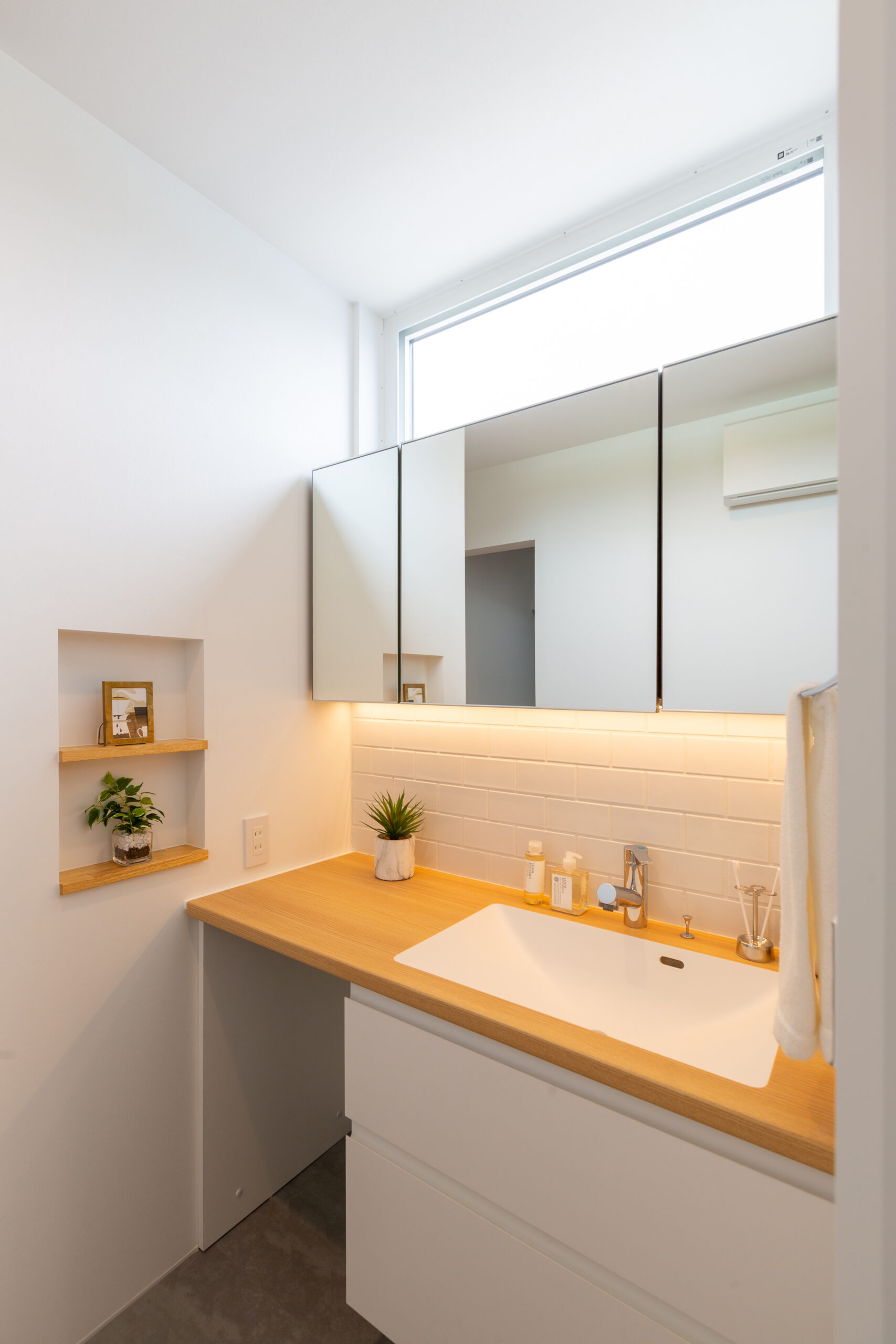 暮らしの変化に対応できる可変性のある住まい。収納・動線・空間レイアウトを柔軟に使える開放的な室内。