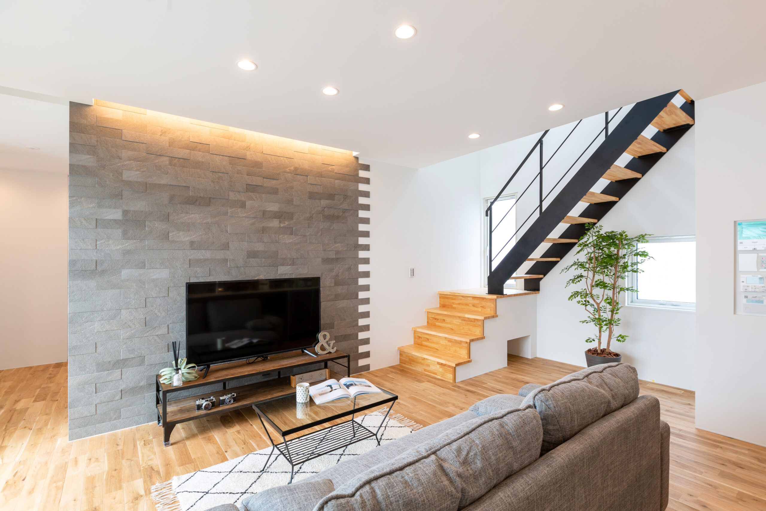 暮らしの変化に対応できる可変性のある住まい。収納・動線・空間レイアウトを柔軟に使える開放的な室内。