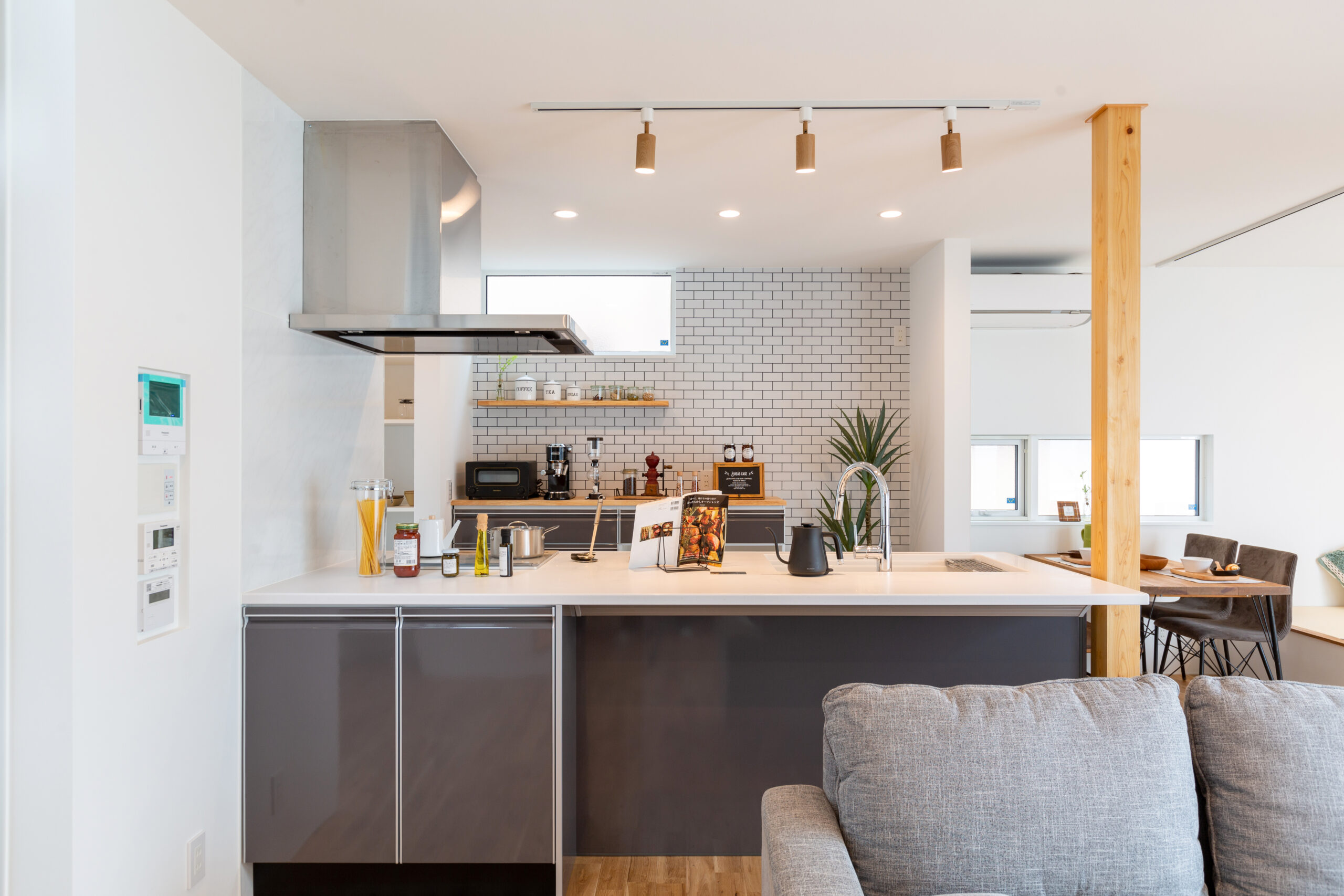 暮らしの変化に対応できる可変性のある住まい。収納・動線・空間レイアウトを柔軟に使える開放的な室内。