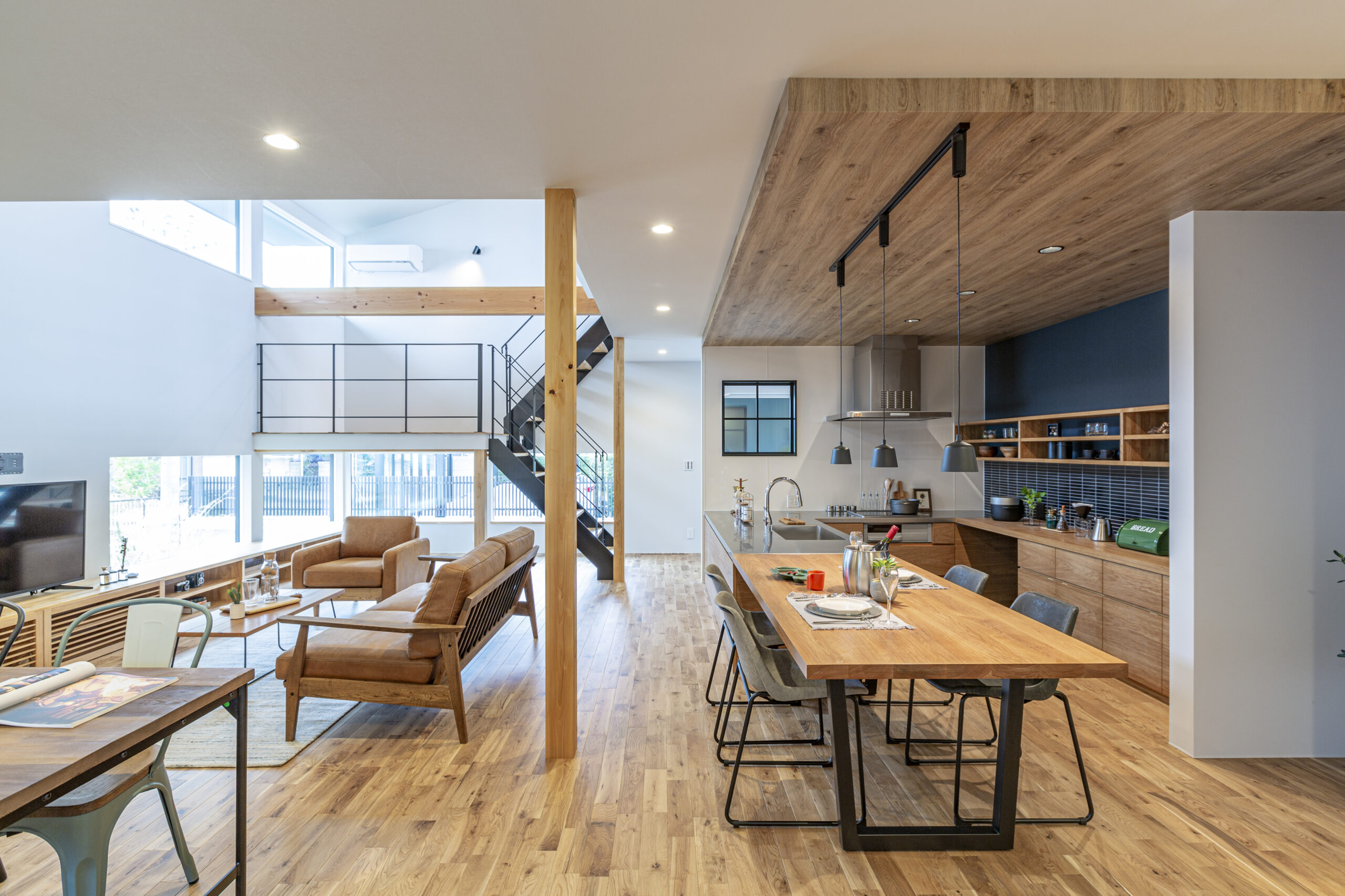 岐阜県大垣市の高性能住宅「コの字型キッチンを中心にしたセカンドダイニングがある家」内観写真｜アヴァンティホームズ施工事例