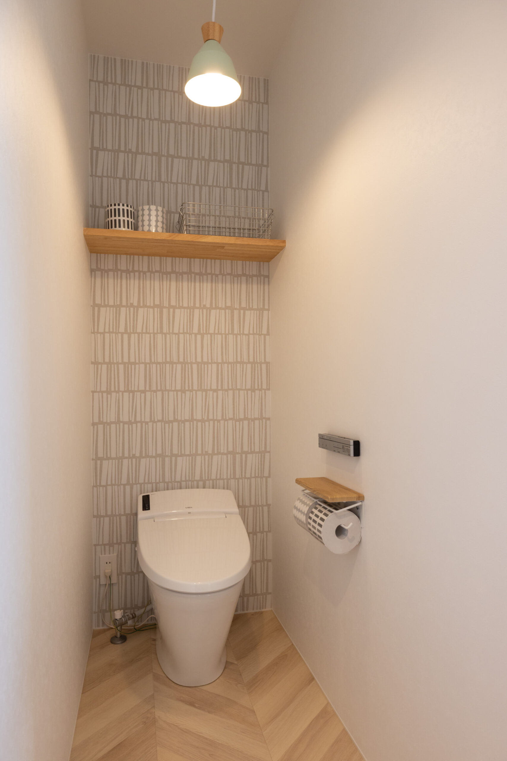 岐阜市　高性能住宅　【二の字型キッチンを中心にした白い家】　清潔感あるお洒落なトイレ