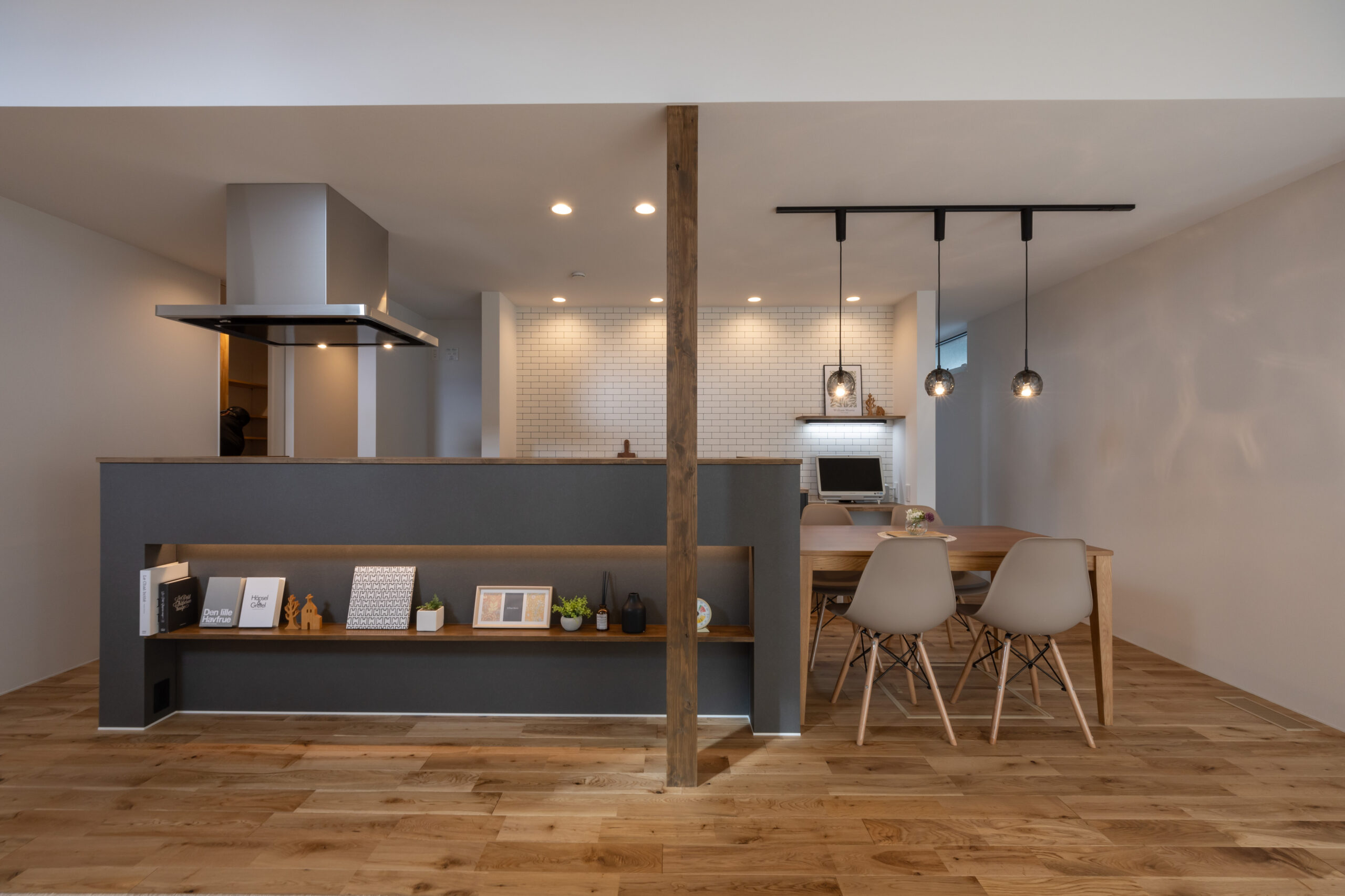 岐阜市 高性能住宅 【回遊する家事楽ハウス】 オーダーキッチン 木製カウンター