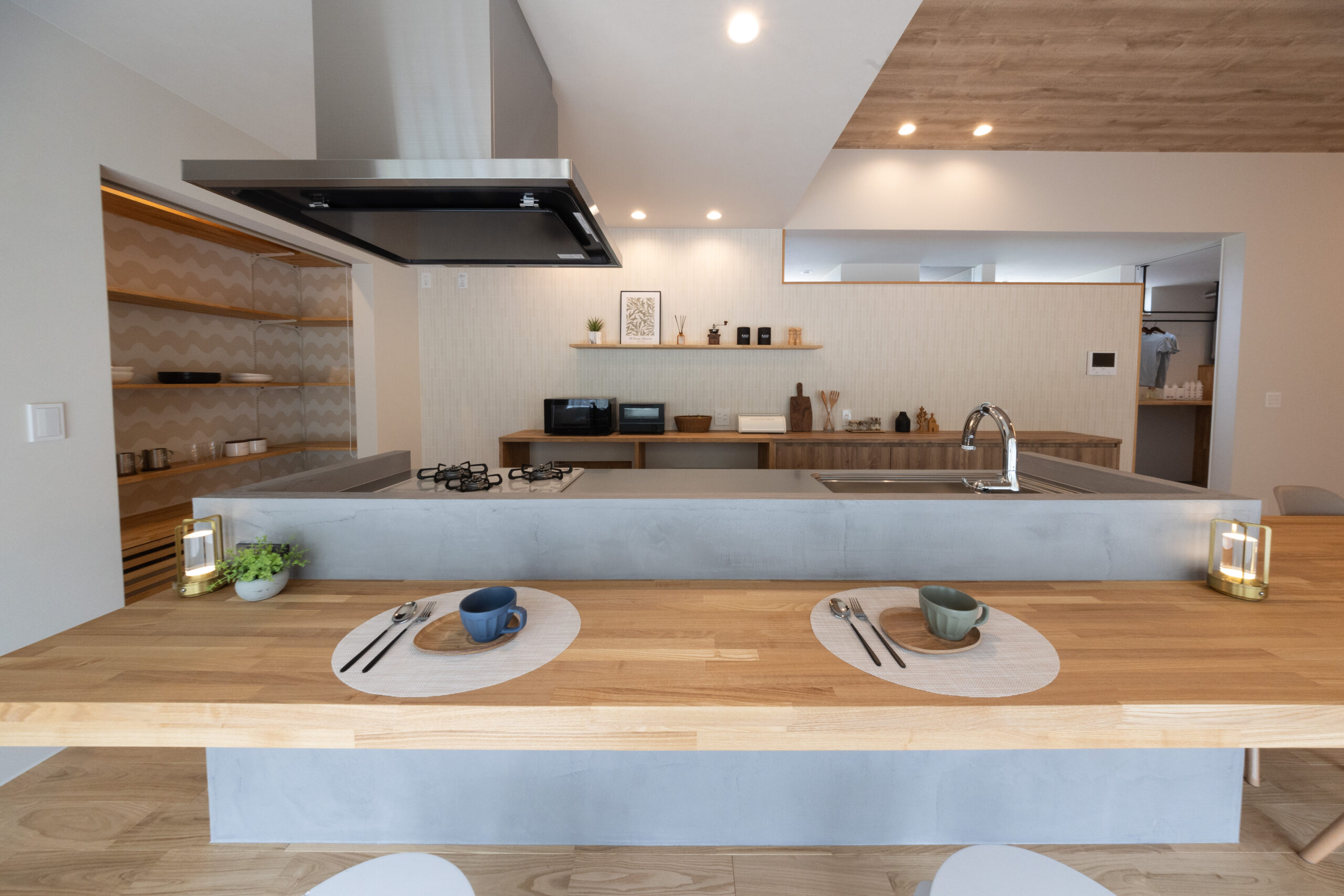 庭を楽しむL字型の家の施工写真