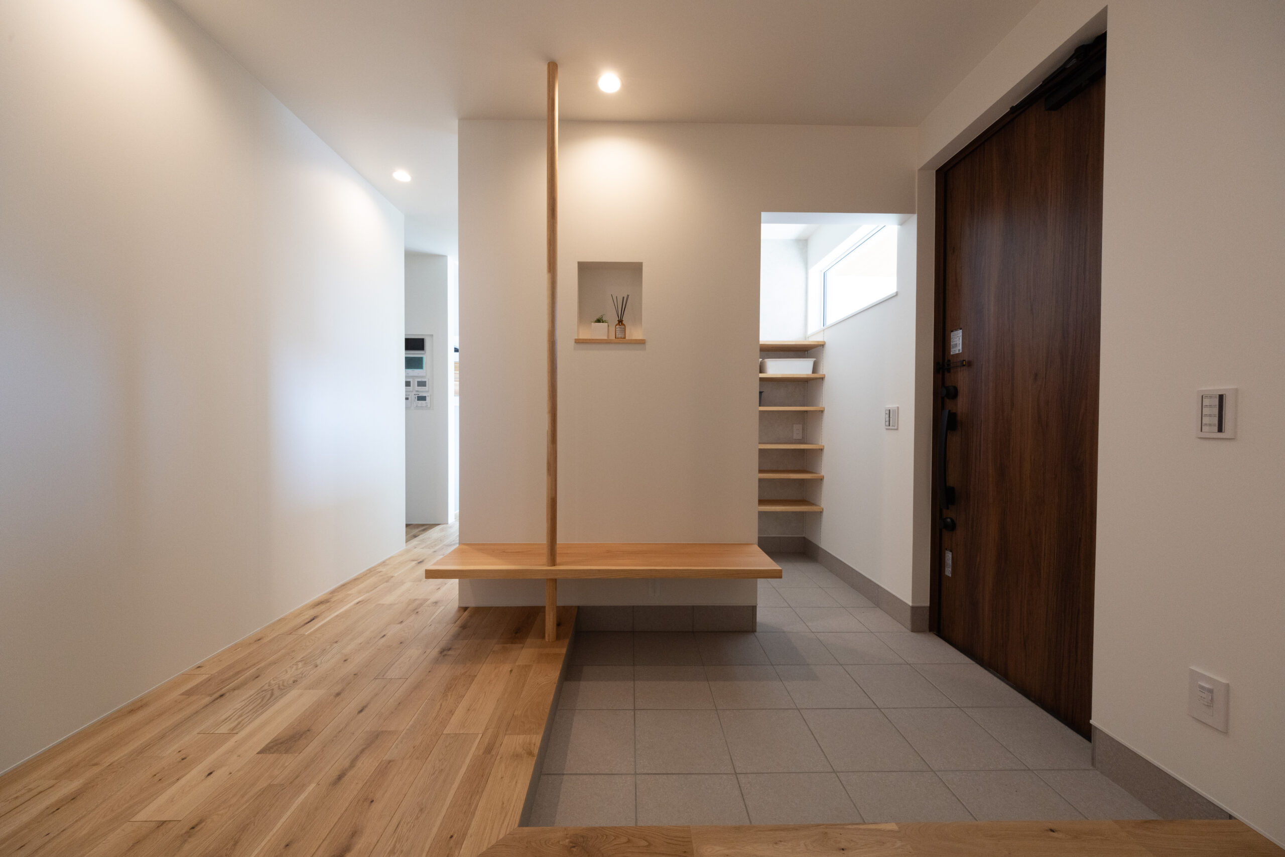 岐阜市に建つ、LDKを中心に多様な居場所を設けた平屋住宅の施工例