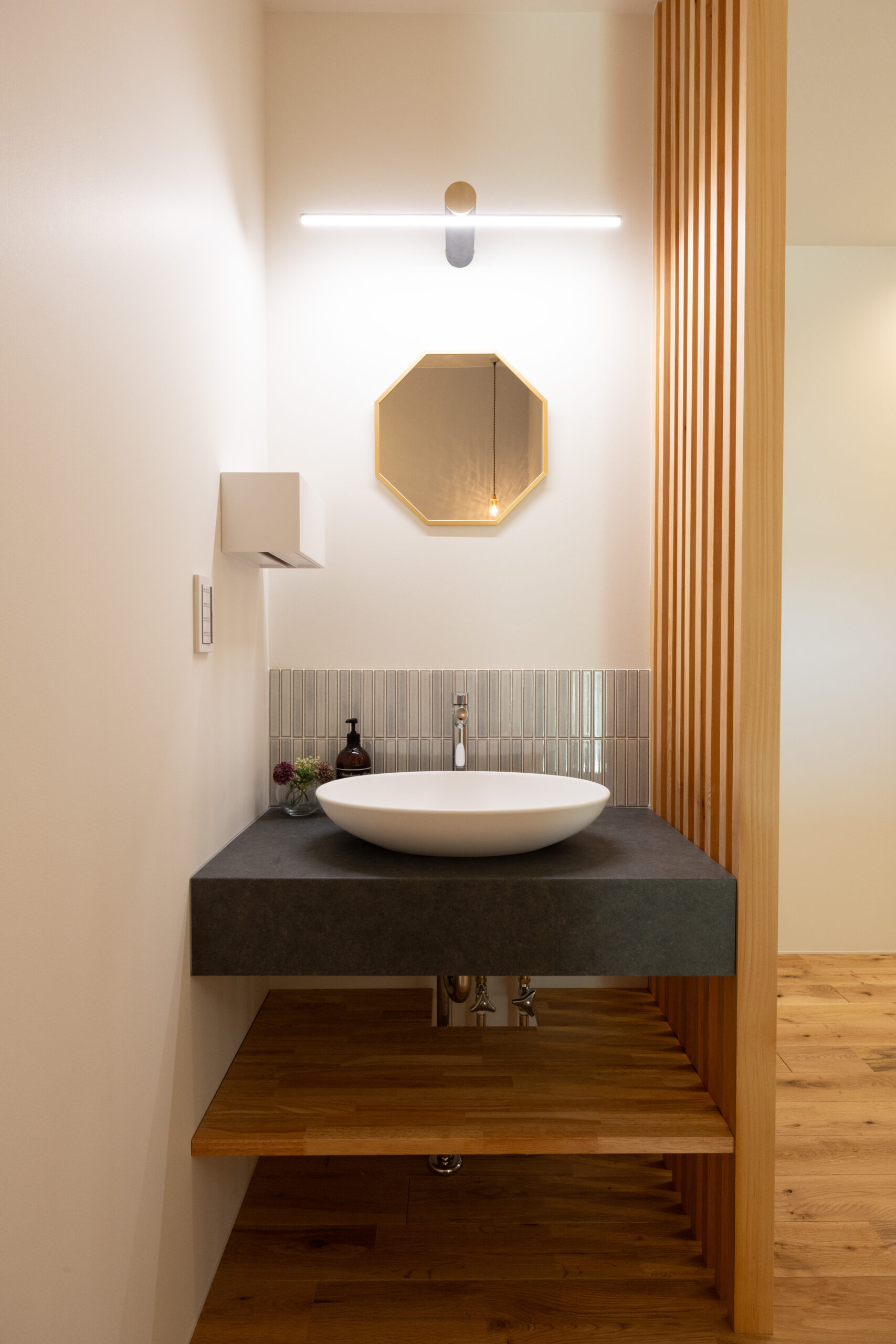 岐阜市に建つ、LDKを中心に多様な居場所を設けた平屋住宅の施工例