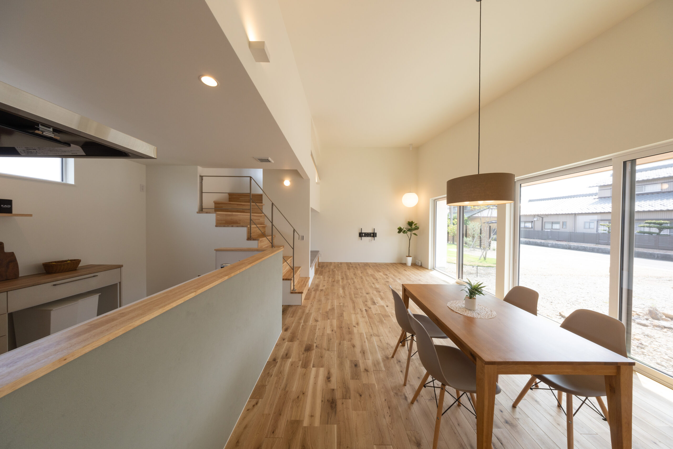 岐阜市に建つ、LDKを中心に多様な居場所を設けた平屋住宅の施工例