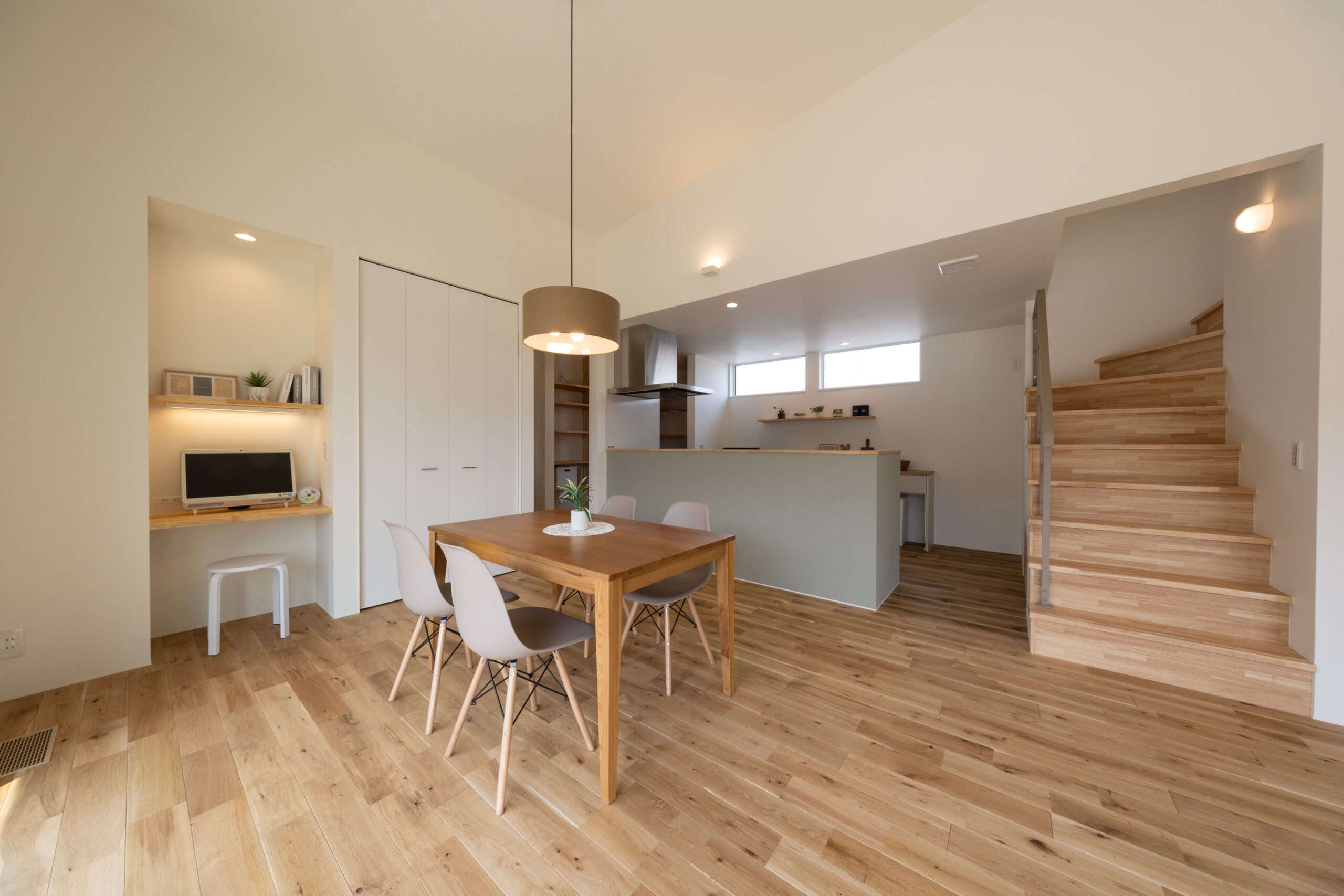 岐阜市に建つ、LDKを中心に多様な居場所を設けた平屋住宅の施工例