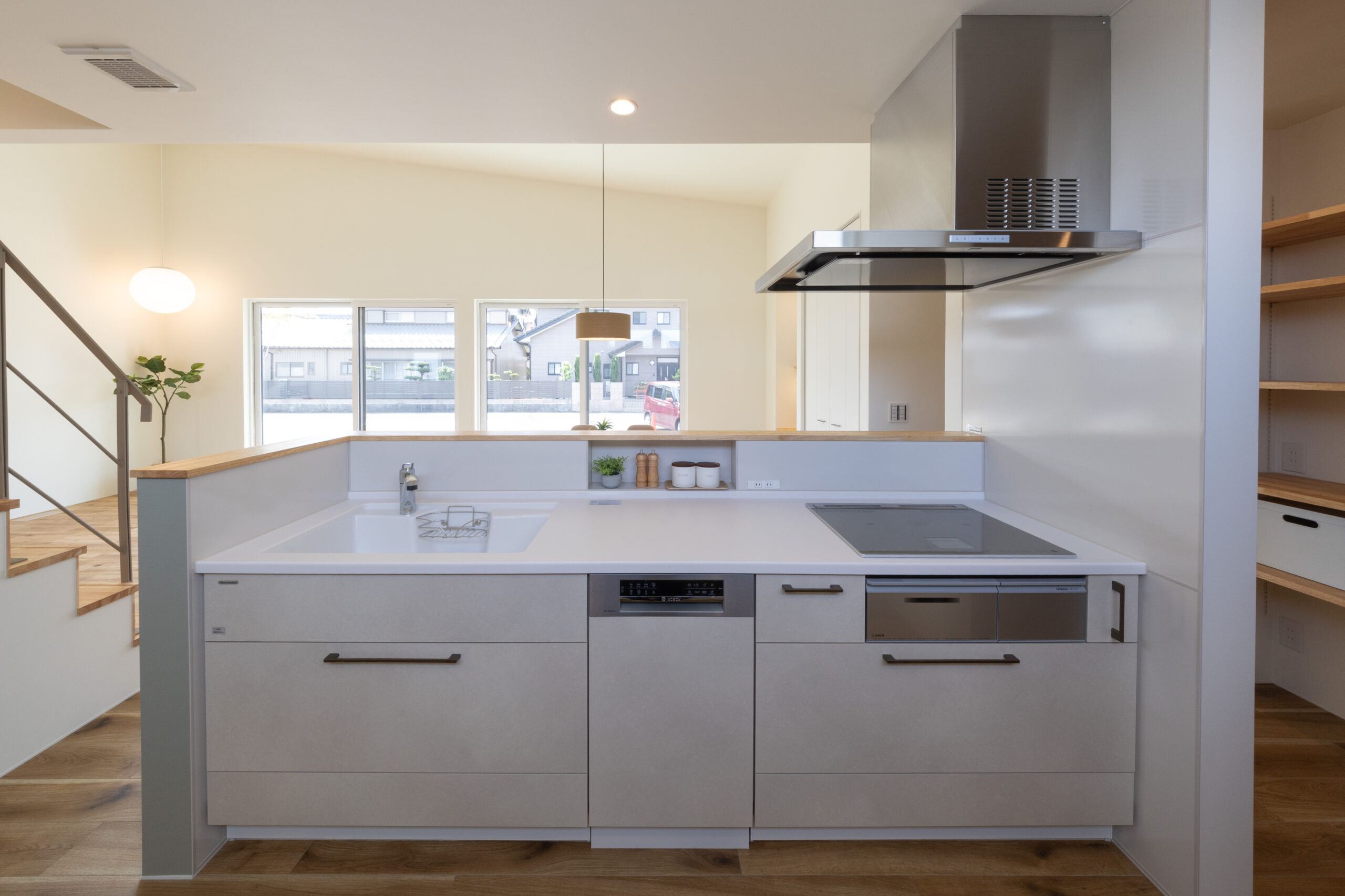 岐阜市に建つ、LDKを中心に多様な居場所を設けた平屋住宅の施工例