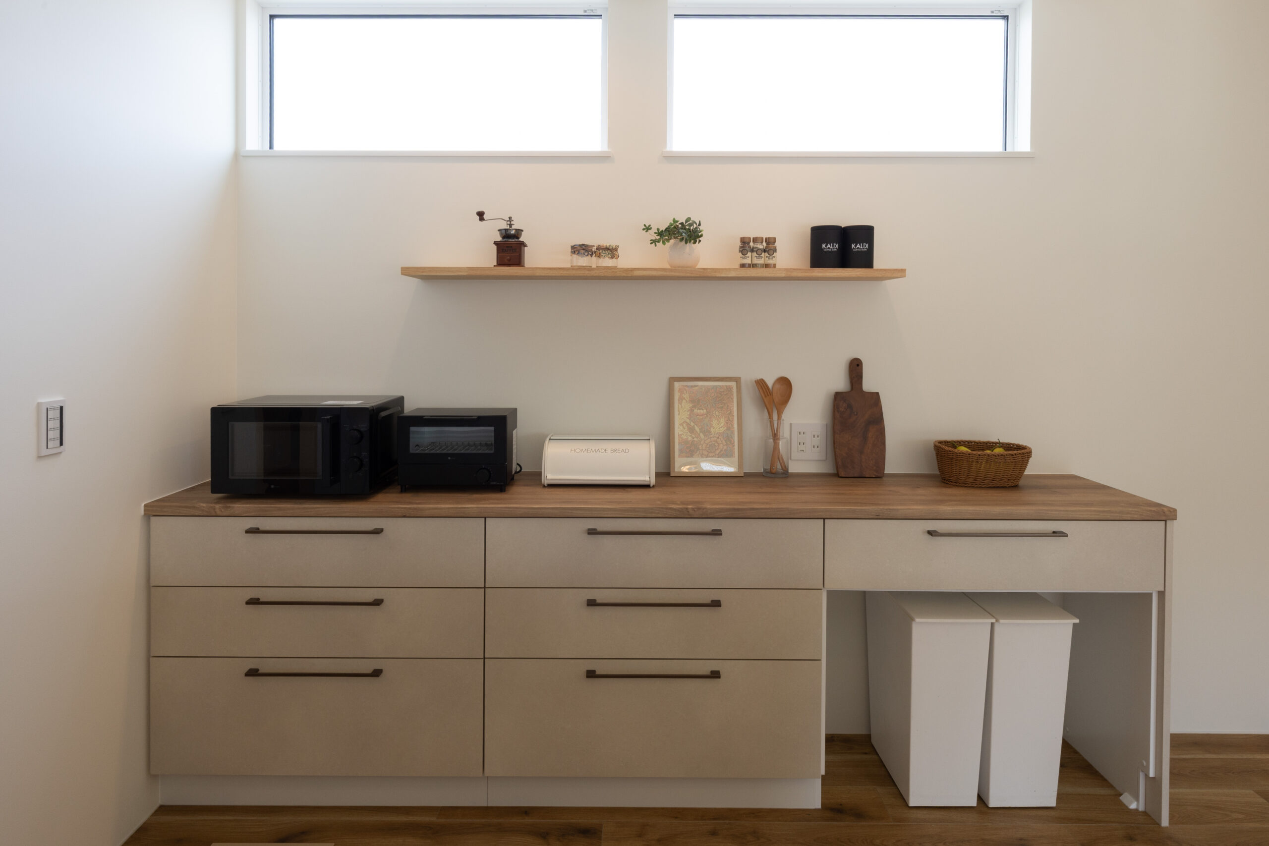 岐阜市に建つ、LDKを中心に多様な居場所を設けた平屋住宅の施工例