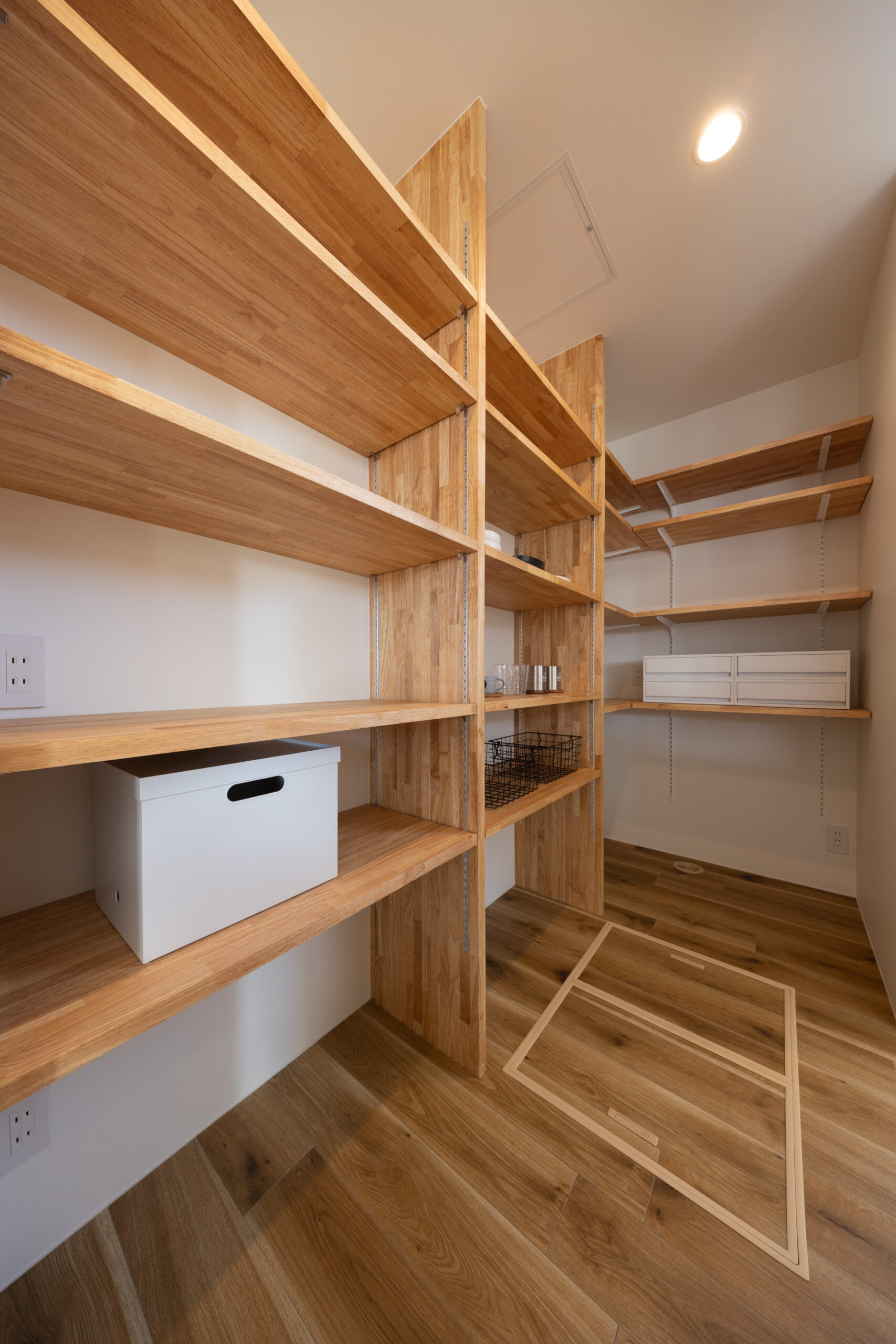 岐阜市に建つ、LDKを中心に多様な居場所を設けた平屋住宅の施工例