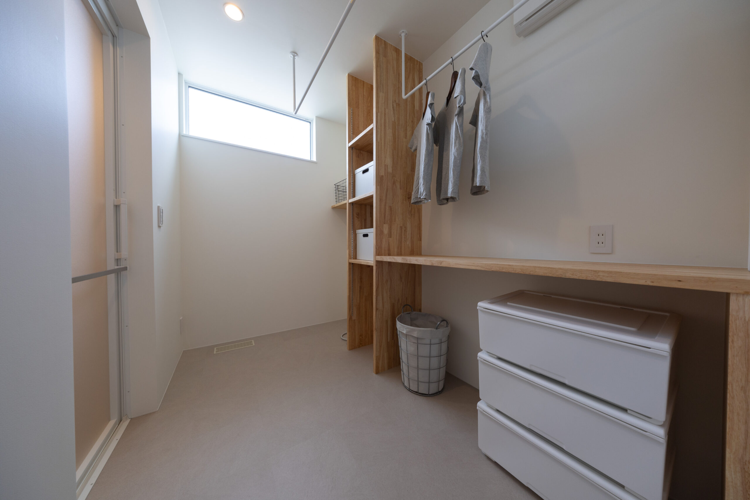 岐阜市に建つ、LDKを中心に多様な居場所を設けた平屋住宅の施工例