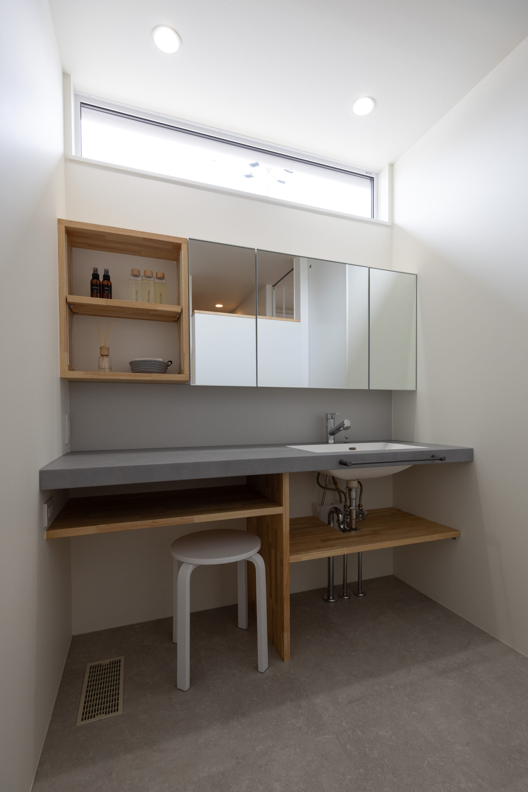 岐阜市に建つ、LDKを中心に多様な居場所を設けた平屋住宅の施工例