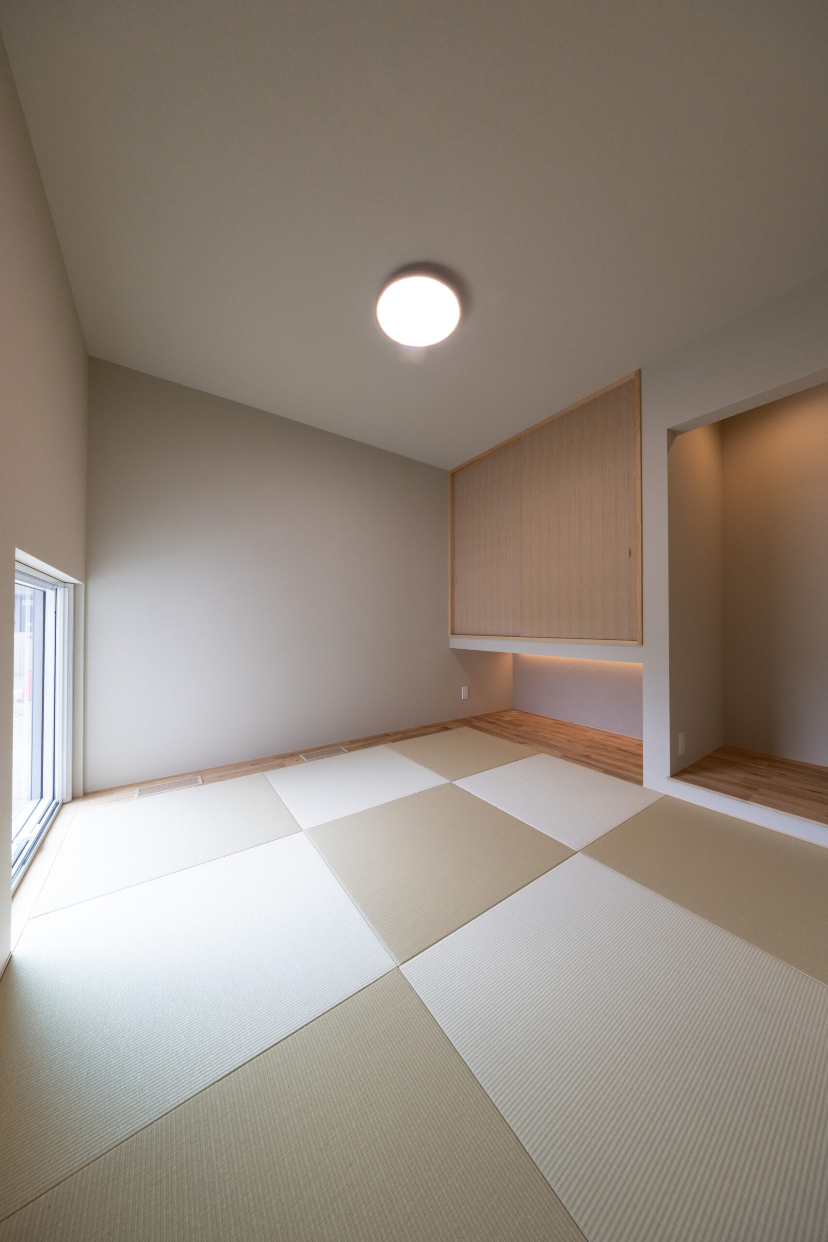 岐阜市に建つ、LDKを中心に多様な居場所を設けた平屋住宅の施工例